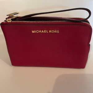 Michael Kors Dbl Gsset Wristlet.
